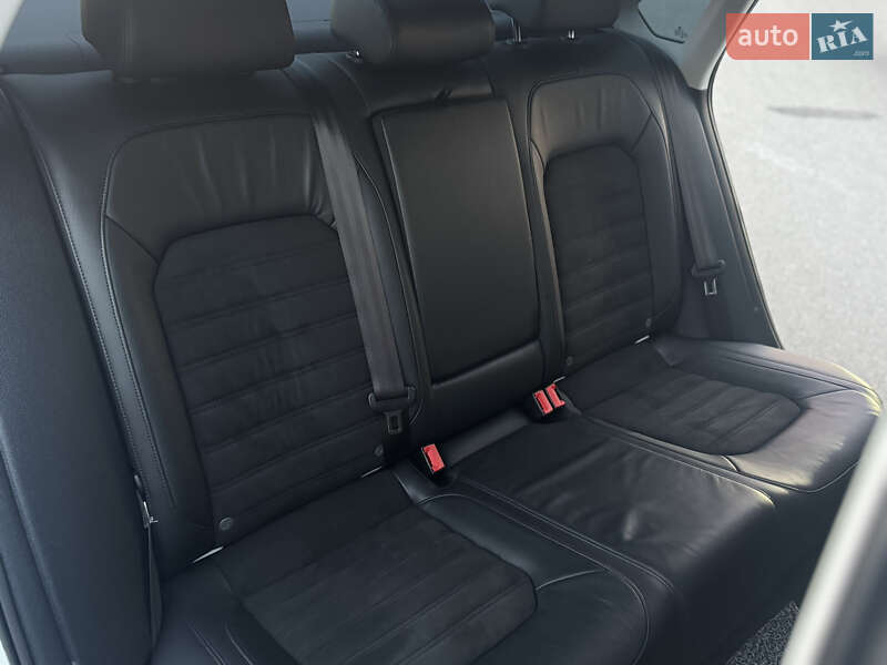 Седан Volkswagen Passat 2015 в Дрогобыче