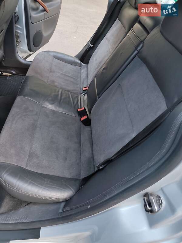 Седан Volkswagen Passat 2004 в Дніпрі