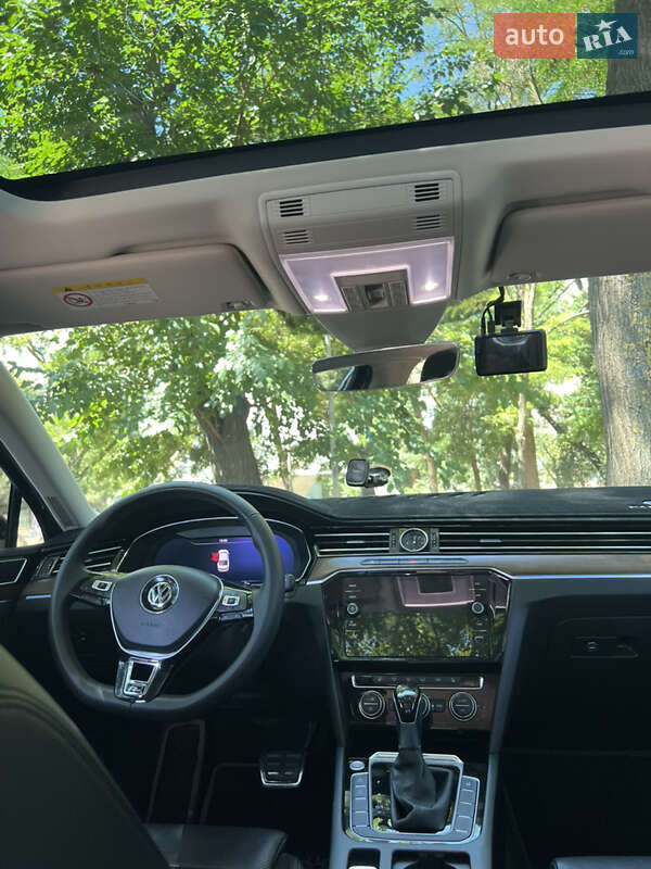 Седан Volkswagen Passat 2017 в Одессе