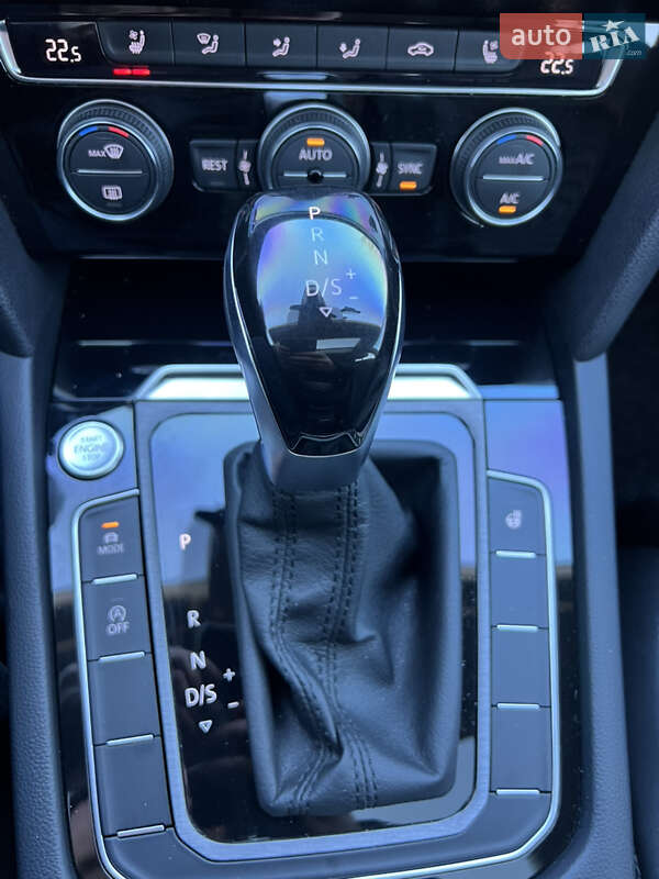 Седан Volkswagen Passat 2017 в Одессе