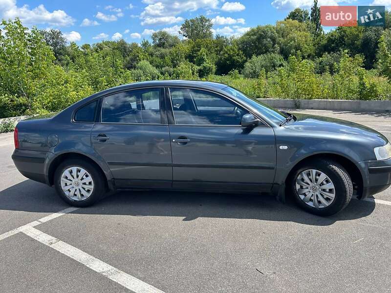 Седан Volkswagen Passat 2000 в Бучі