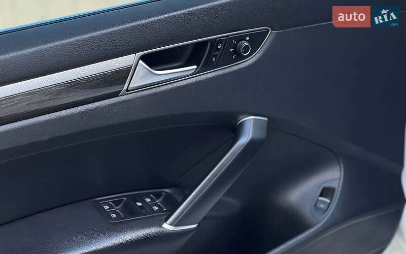 Седан Volkswagen Passat 2015 в Ивано-Франковске