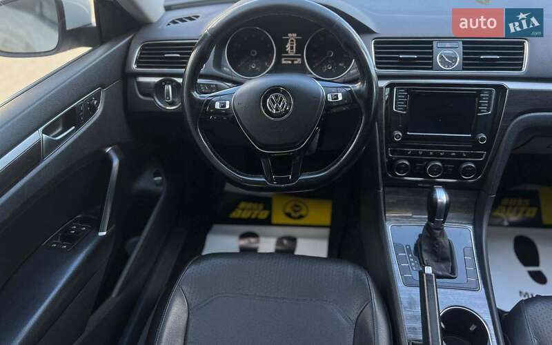 Седан Volkswagen Passat 2015 в Ивано-Франковске