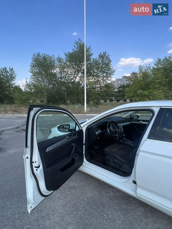 Седан Volkswagen Passat 2018 в Запоріжжі