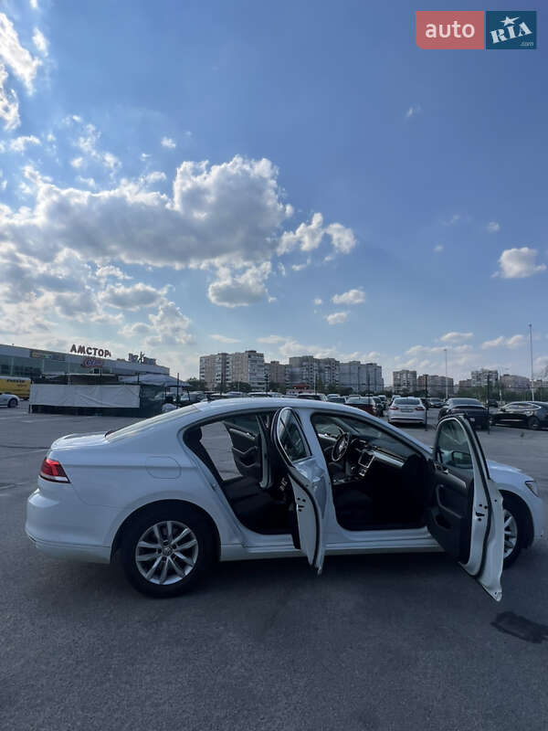 Седан Volkswagen Passat 2018 в Запоріжжі