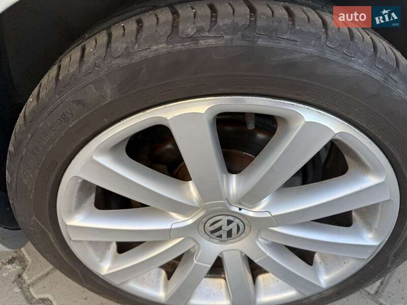 Універсал Volkswagen Passat 2010 в Львові