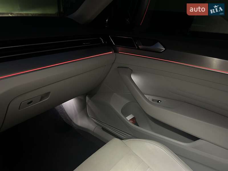 Седан Volkswagen Passat 2020 в Львове