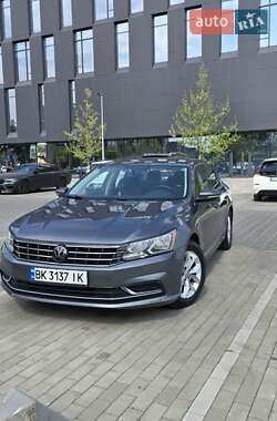 Седан Volkswagen Passat 2017 в Ровно