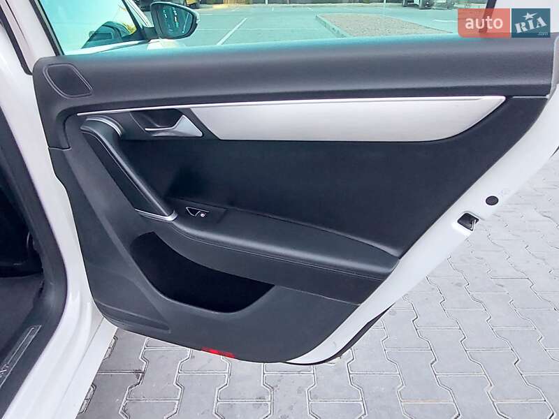 Универсал Volkswagen Passat 2013 в Одессе