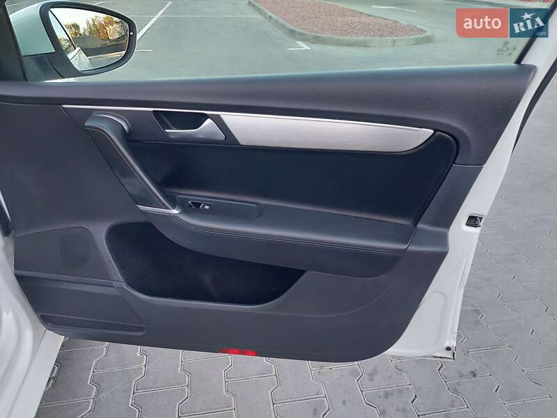 Универсал Volkswagen Passat 2013 в Одессе