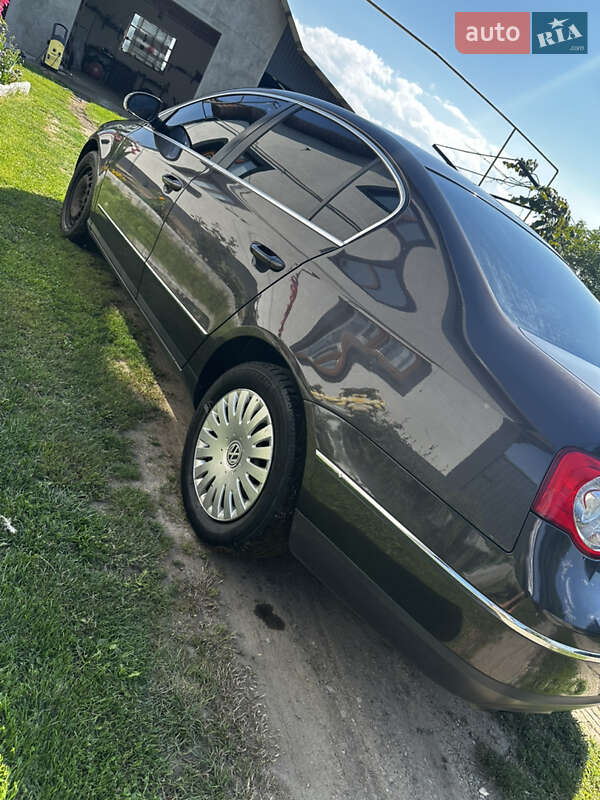Седан Volkswagen Passat 2006 в Вашковцах