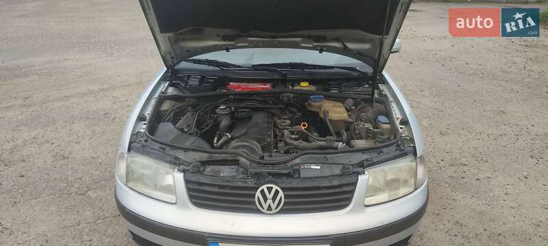 Универсал Volkswagen Passat 2000 в Сумах