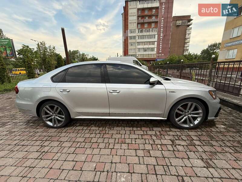 Седан Volkswagen Passat 2017 в Ивано-Франковске