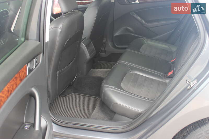 Седан Volkswagen Passat 2012 в Києві