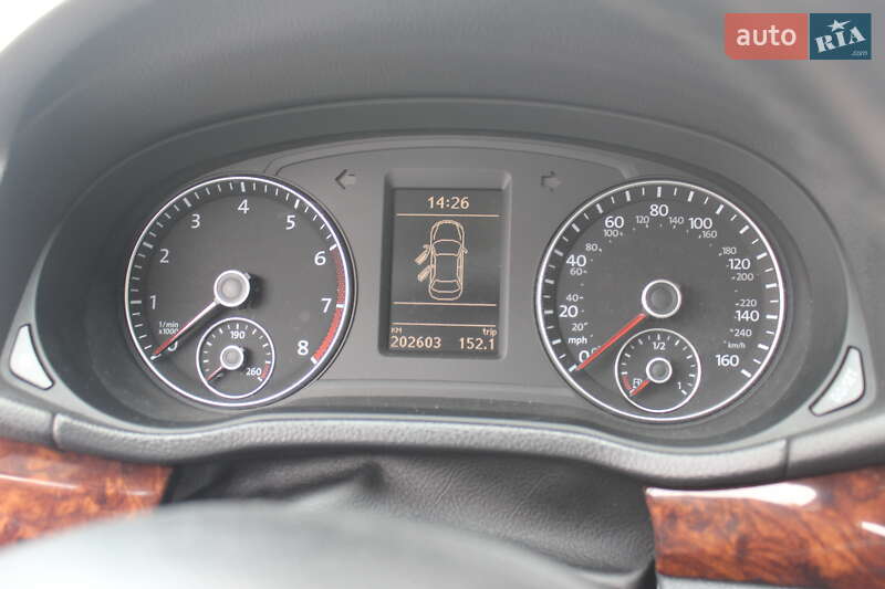 Седан Volkswagen Passat 2012 в Києві