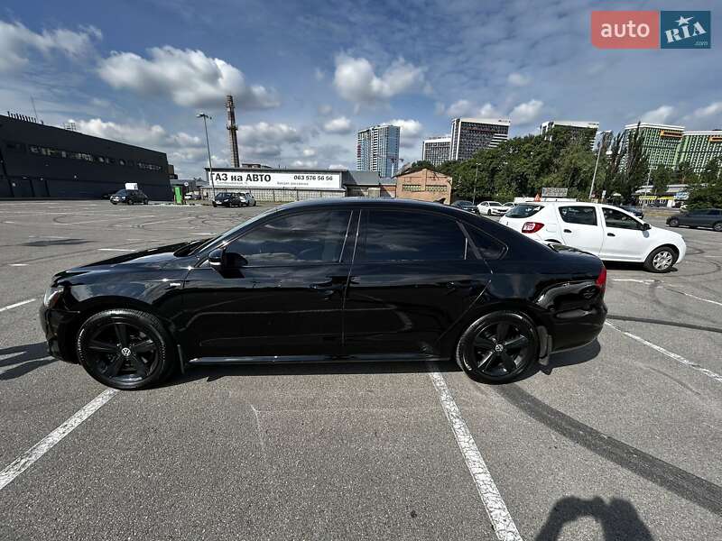 Седан Volkswagen Passat 2013 в Киеве