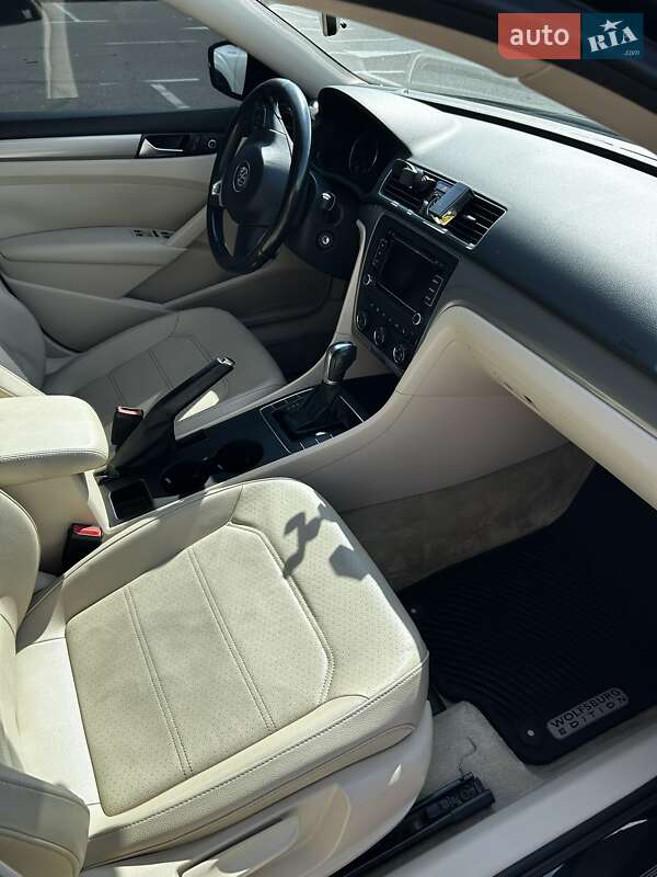 Седан Volkswagen Passat 2013 в Киеве