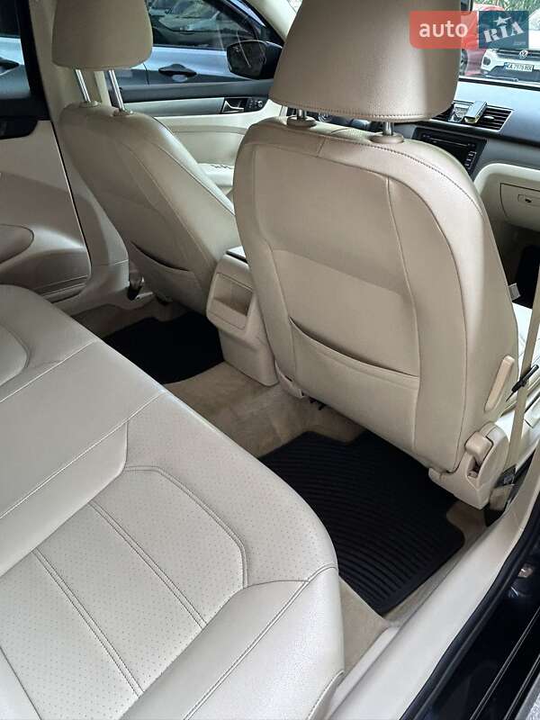 Седан Volkswagen Passat 2013 в Киеве