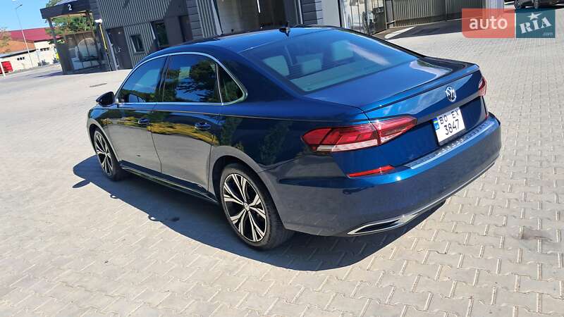 Седан Volkswagen Passat 2021 в Микулинцях