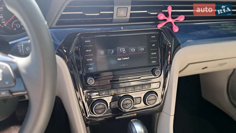 Седан Volkswagen Passat 2021 в Микулинцях