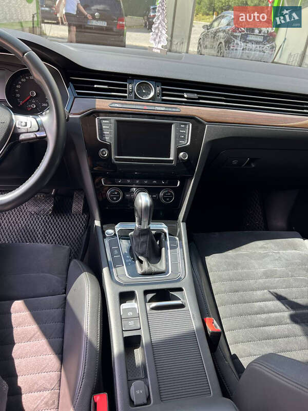 Универсал Volkswagen Passat 2016 в Хмельницком