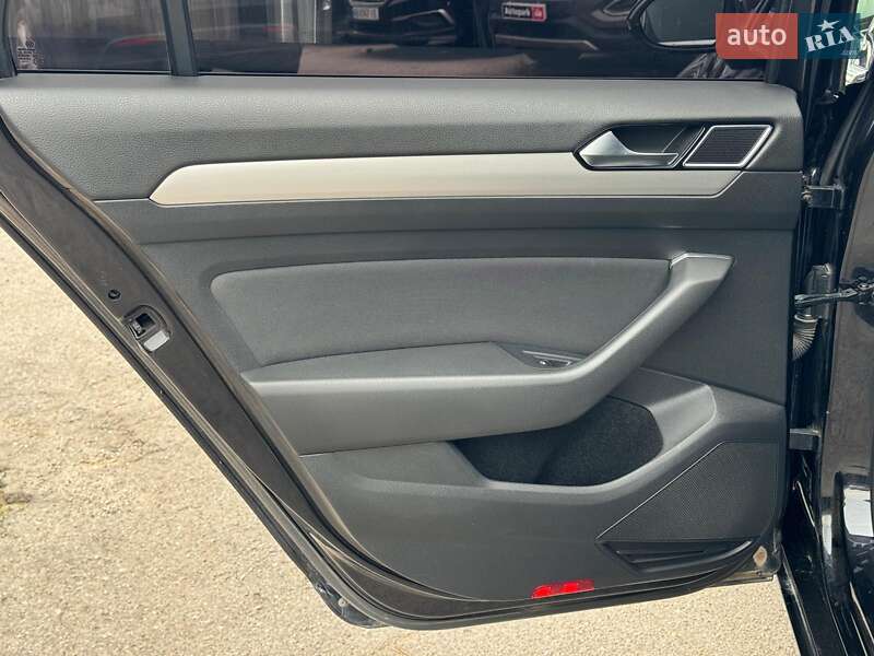 Универсал Volkswagen Passat 2015 в Виннице