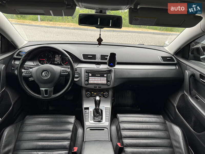 Универсал Volkswagen Passat 2011 в Стрые