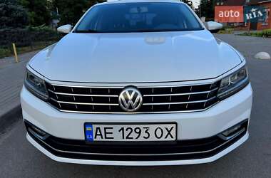 Седан Volkswagen Passat 2016 в Новомосковске