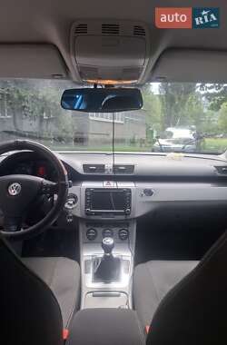 Седан Volkswagen Passat 2005 в 