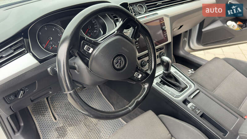 Универсал Volkswagen Passat 2017 в Ужгороде