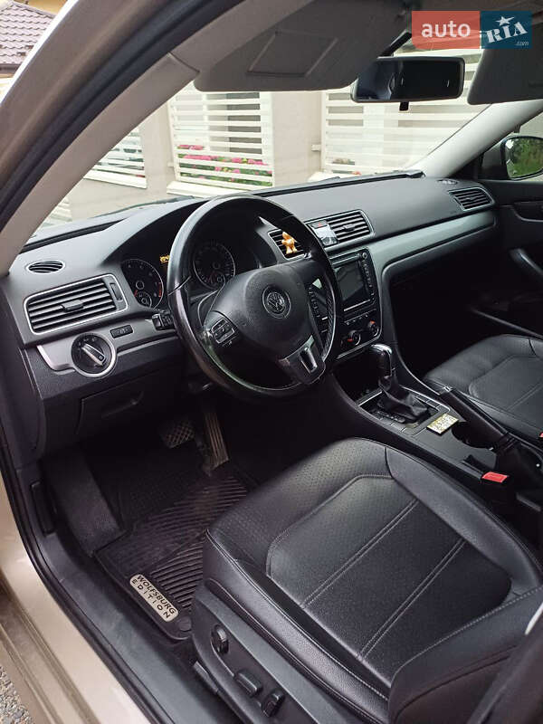 Седан Volkswagen Passat 2014 в Львові
