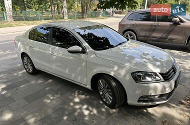 Седан Volkswagen Passat 2014 в Дніпрі