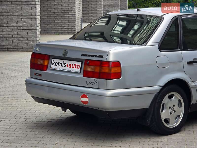 Седан Volkswagen Passat 1994 в Хмельницком