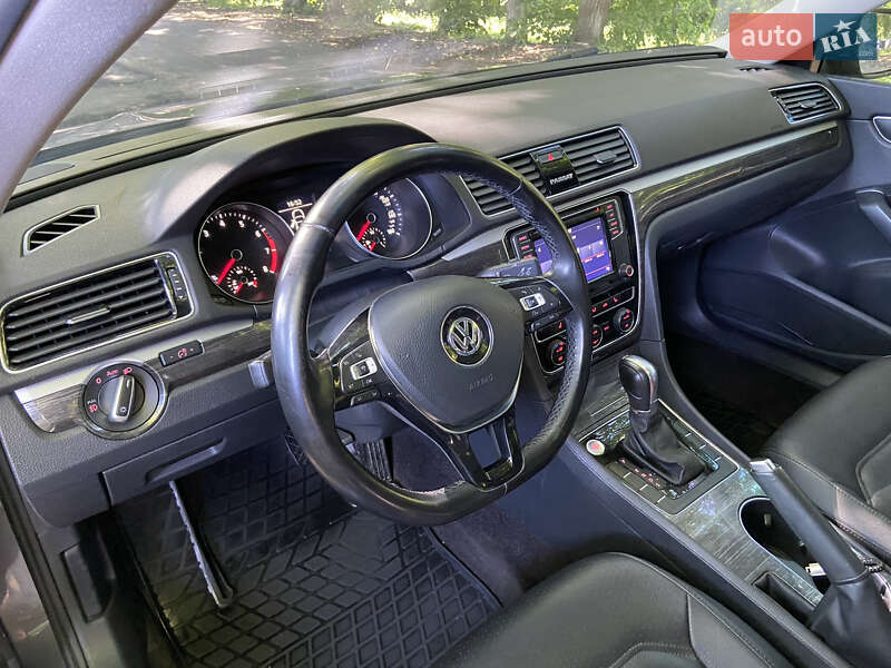 Седан Volkswagen Passat 2018 в Хмельницькому