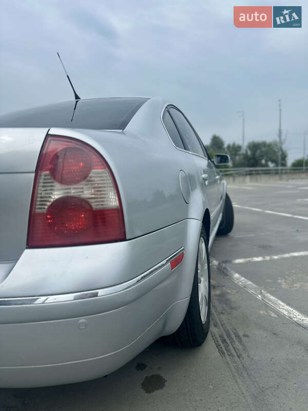 Седан Volkswagen Passat 2001 в Киеве