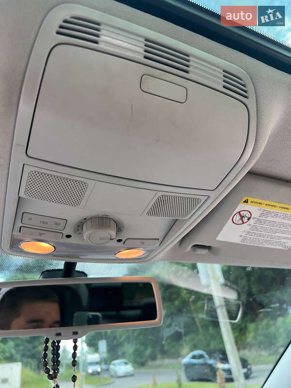 Седан Volkswagen Passat 2013 в Львове