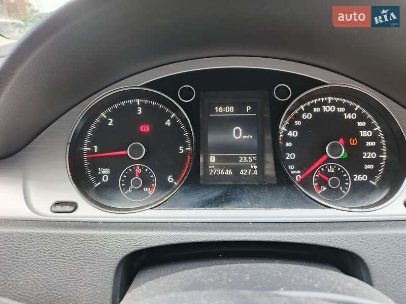 Универсал Volkswagen Passat 2012 в Киеве