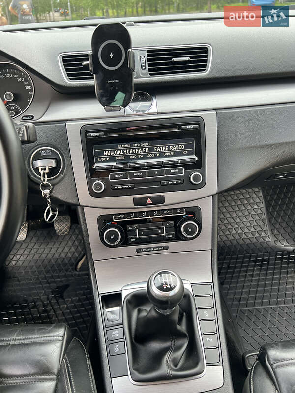 Универсал Volkswagen Passat 2011 в Дрогобыче