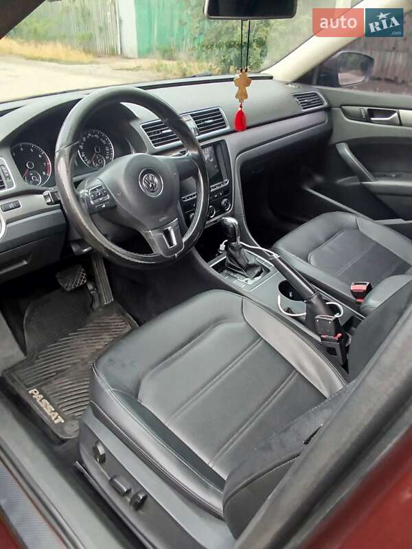 Седан Volkswagen Passat 2013 в Кропивницькому