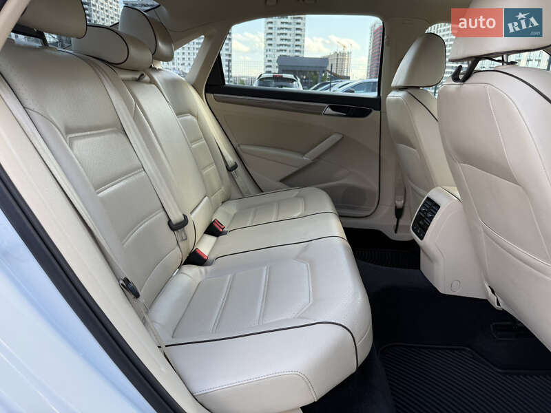 Седан Volkswagen Passat 2016 в Киеве