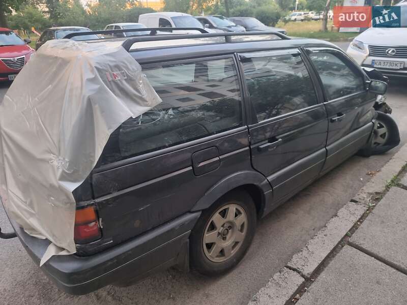 Універсал Volkswagen Passat 1990 в Києві