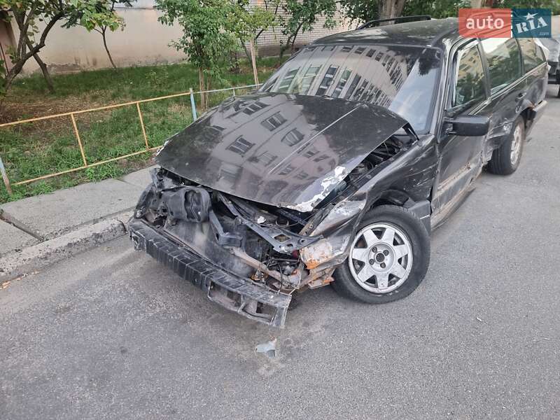 Універсал Volkswagen Passat 1990 в Києві