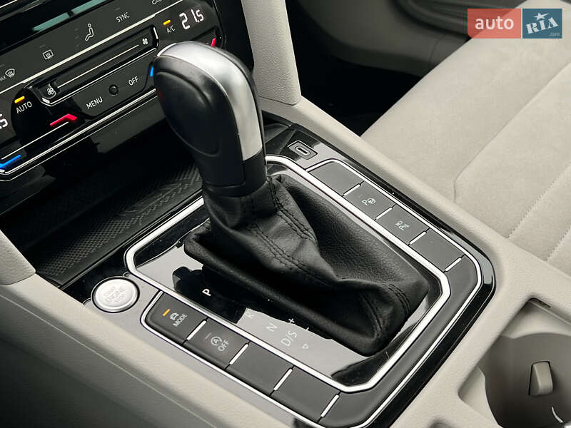 Универсал Volkswagen Passat 2022 в Луцке