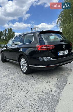 Универсал Volkswagen Passat 2017 в Киеве