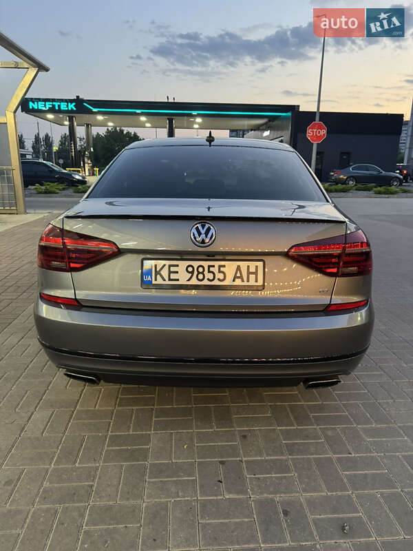 Седан Volkswagen Passat 2018 в Днепре