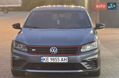 Седан Volkswagen Passat 2018 в Днепре