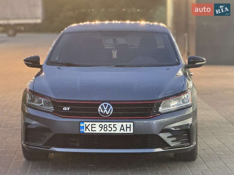 Седан Volkswagen Passat 2018 в Днепре