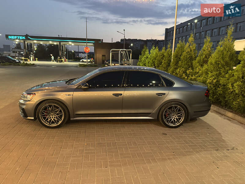 Седан Volkswagen Passat 2018 в Днепре