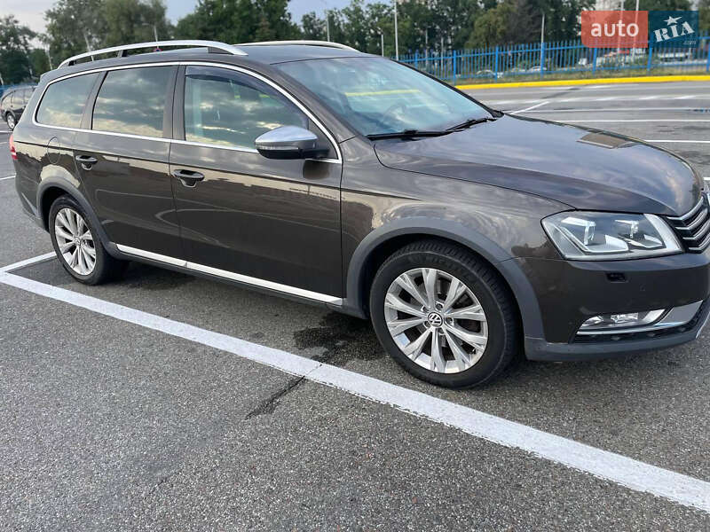 Универсал Volkswagen Passat 2013 в Киеве