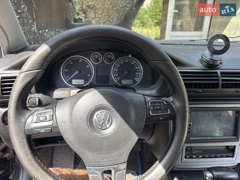Універсал Volkswagen Passat 2001 в Добропіллі